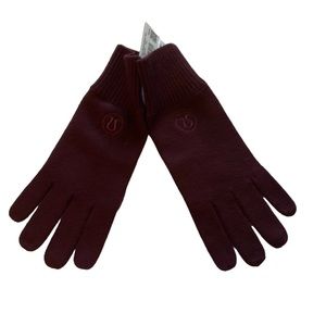 Lululemon Revelation Gloves* tech. Medium/large. Burgundy. New.